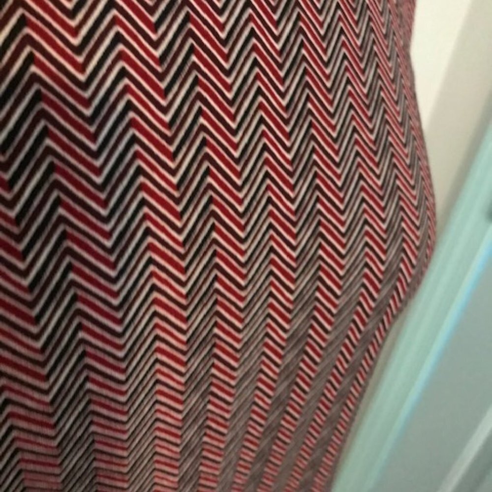 Chaus Red and black zig zag Sleeveless Top size L - Picture 2 of 4
